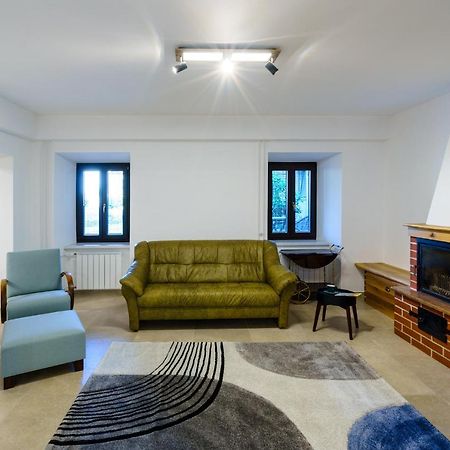Guest House Zerjal Podnanos Extérieur photo