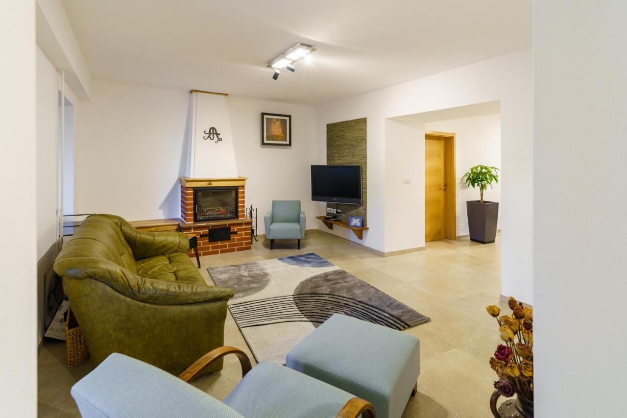 Guest House Zerjal Podnanos Extérieur photo